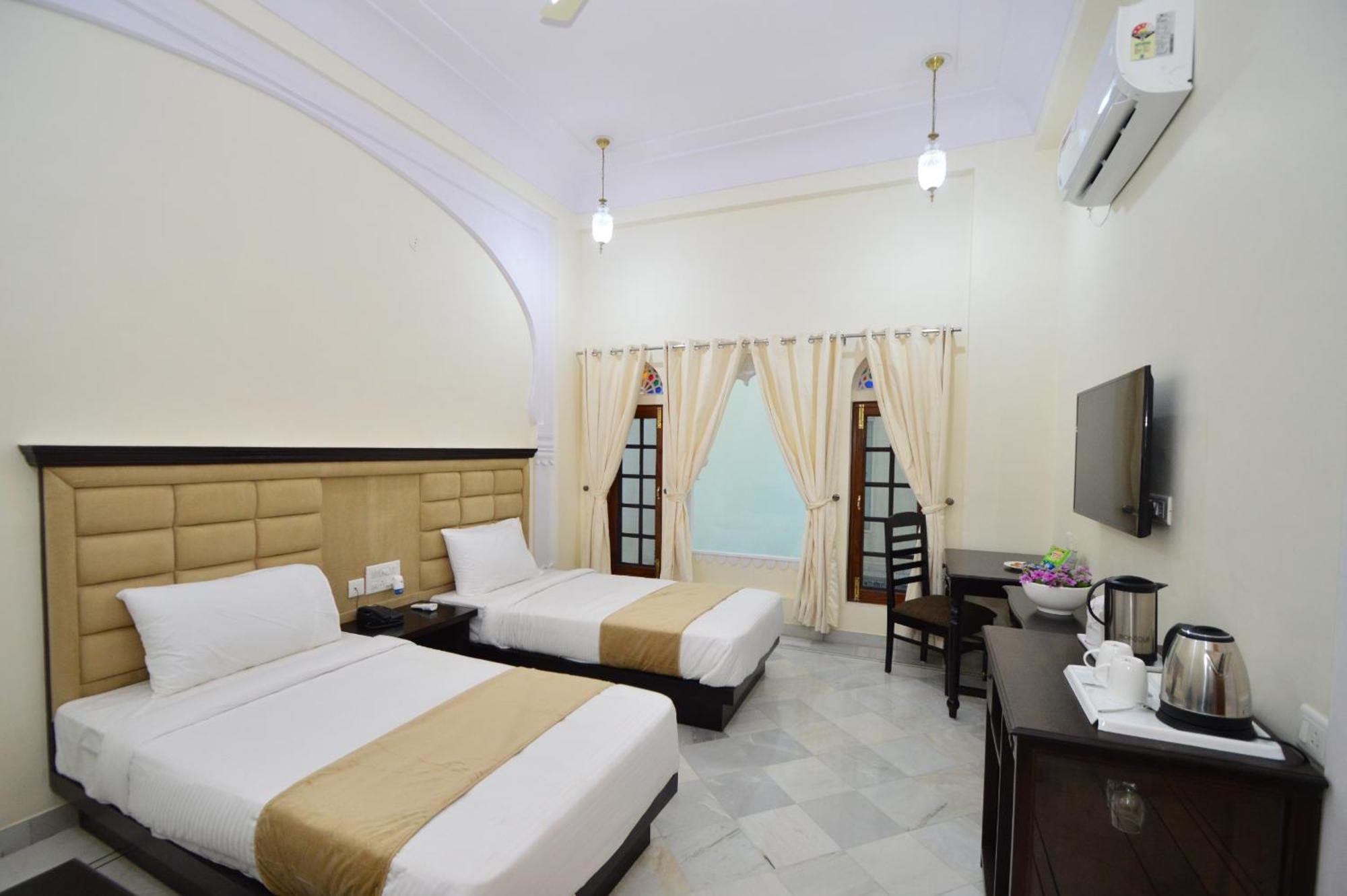 Aaram Baagh Agra Hotel Exterior photo